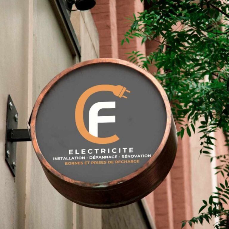 Enseigne ronde d’un électricien à Valloire avec logo en forme de prise.