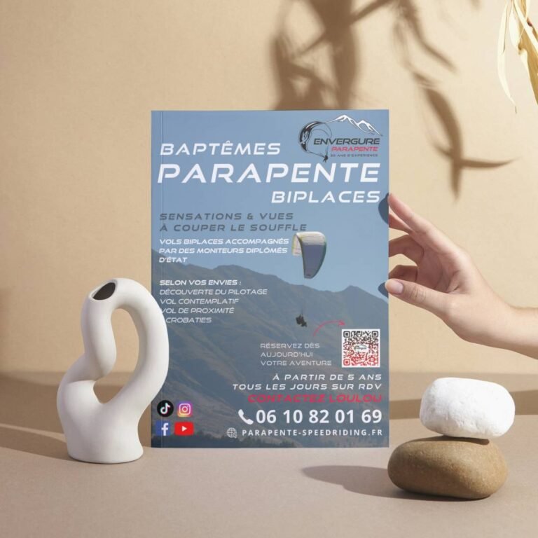 Flyer pour des baptêmes en parapente en Savoie avec vues sur les montagnes.